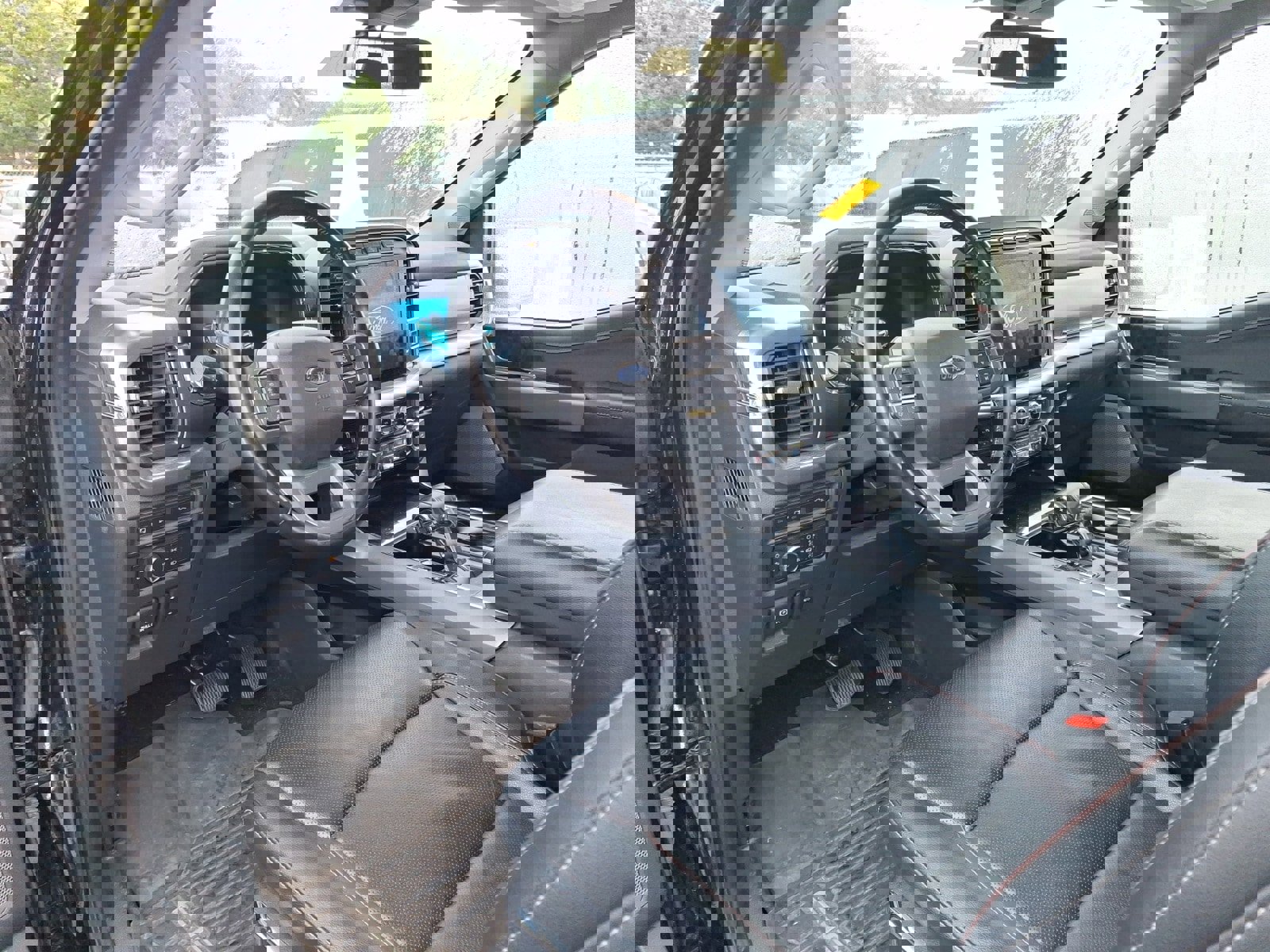 Used 2022 Ford F150 Lariat w/ Max Trailer Tow Package image 7