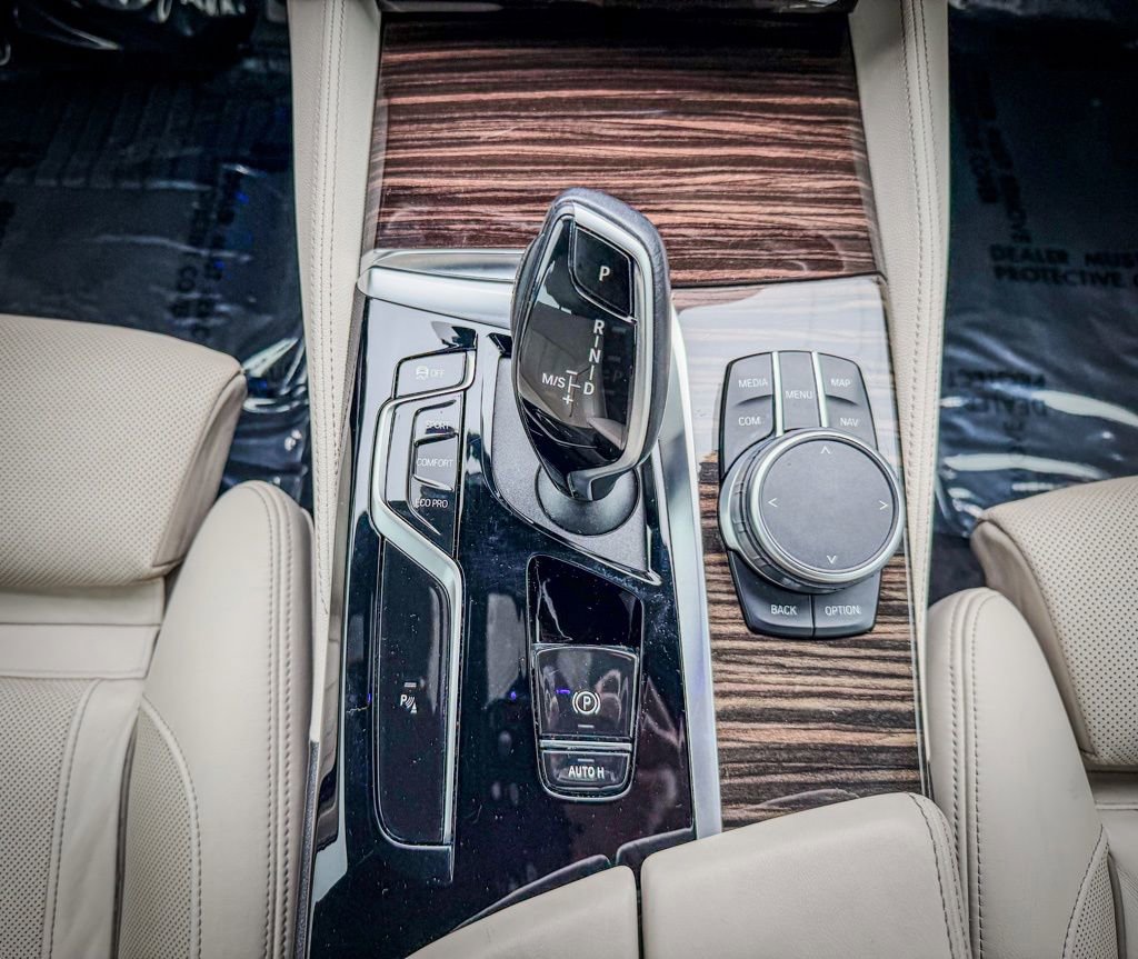 Used 2021 BMW 540i xDrive w/ M Sport Package image 19
