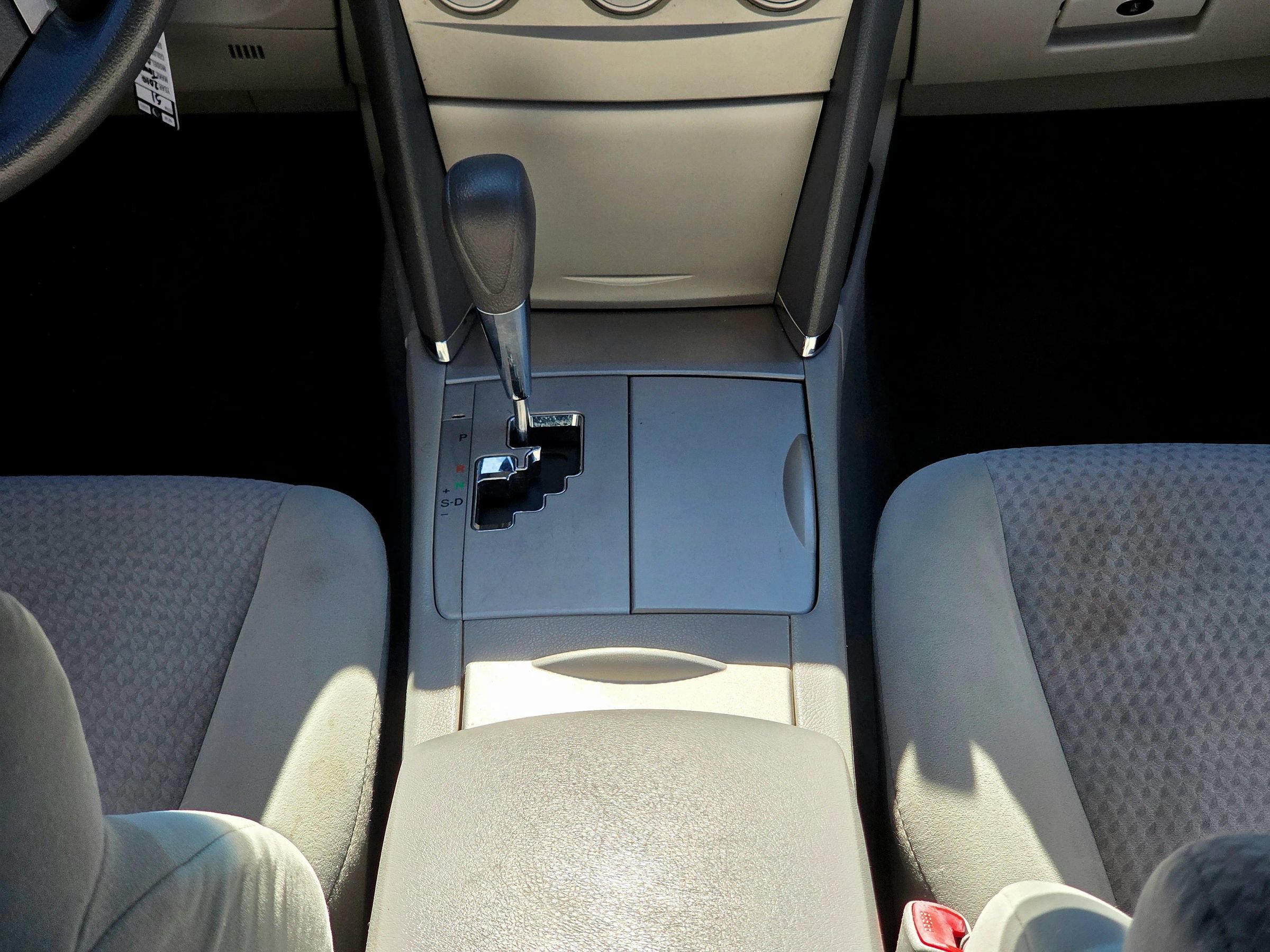 Used 2010 Toyota Camry LE FWD image 22