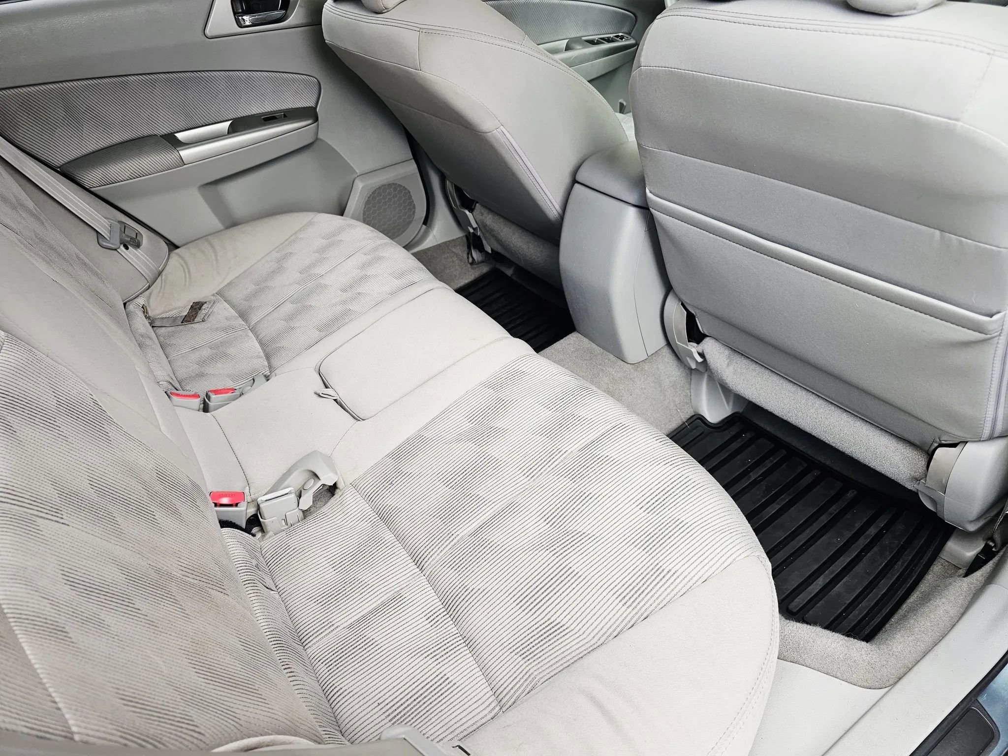 Used 2010 Subaru Forester 2.5X Premium image 12