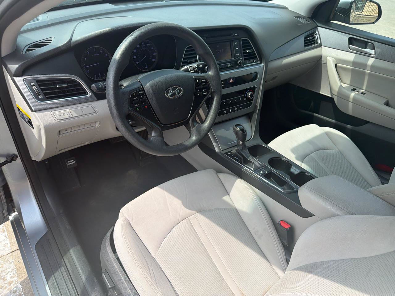 Used 2015 Hyundai Sonata SE w/ Option Group 09 FWD image 10