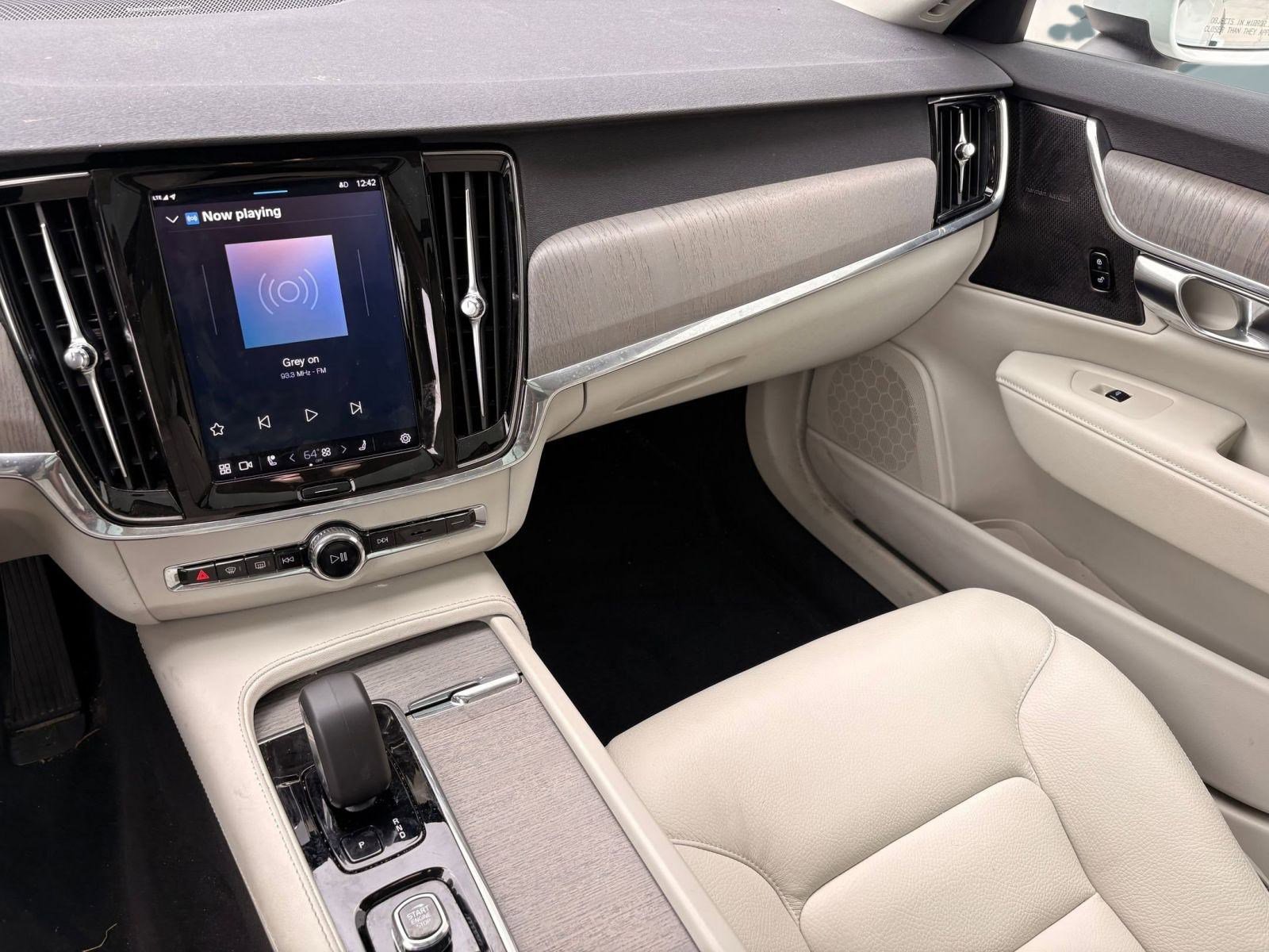 Certified 2025 Volvo V90 B6 Cross Country Plus image 22