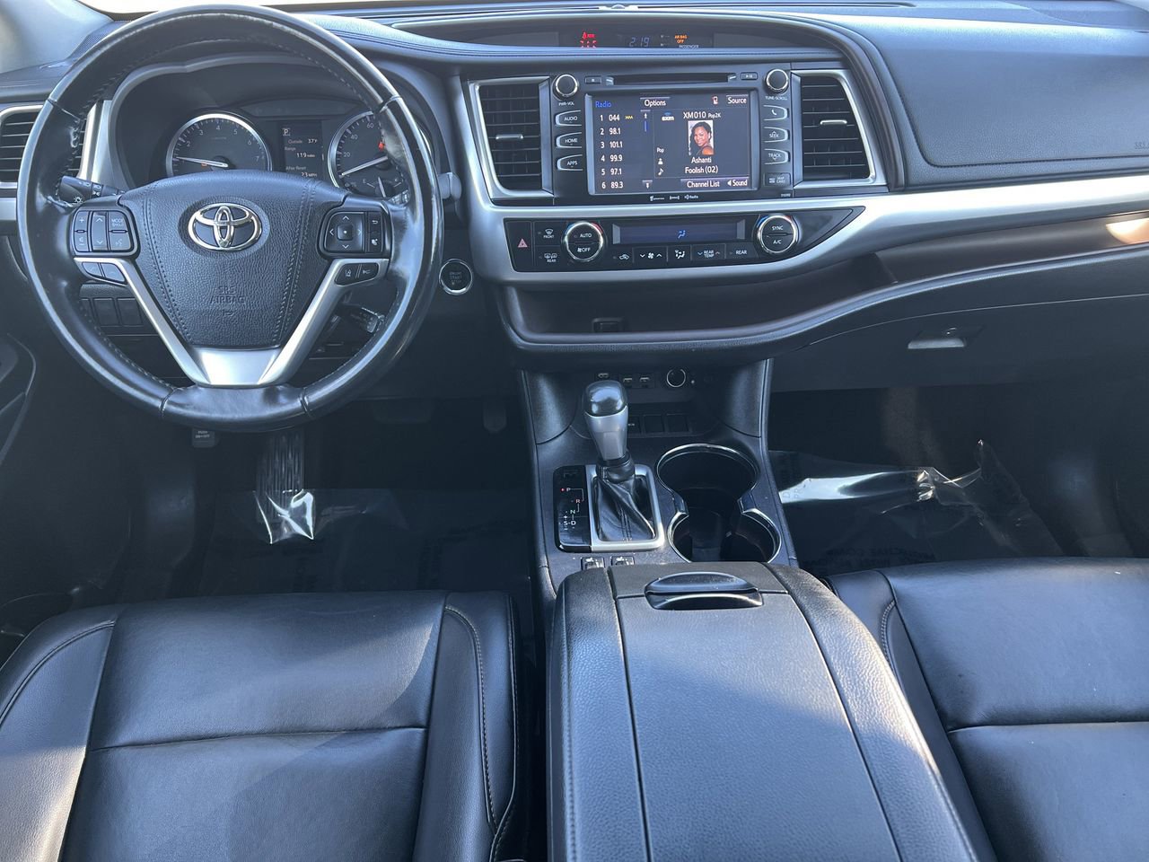 Used 2019 Toyota Highlander XLE image 2