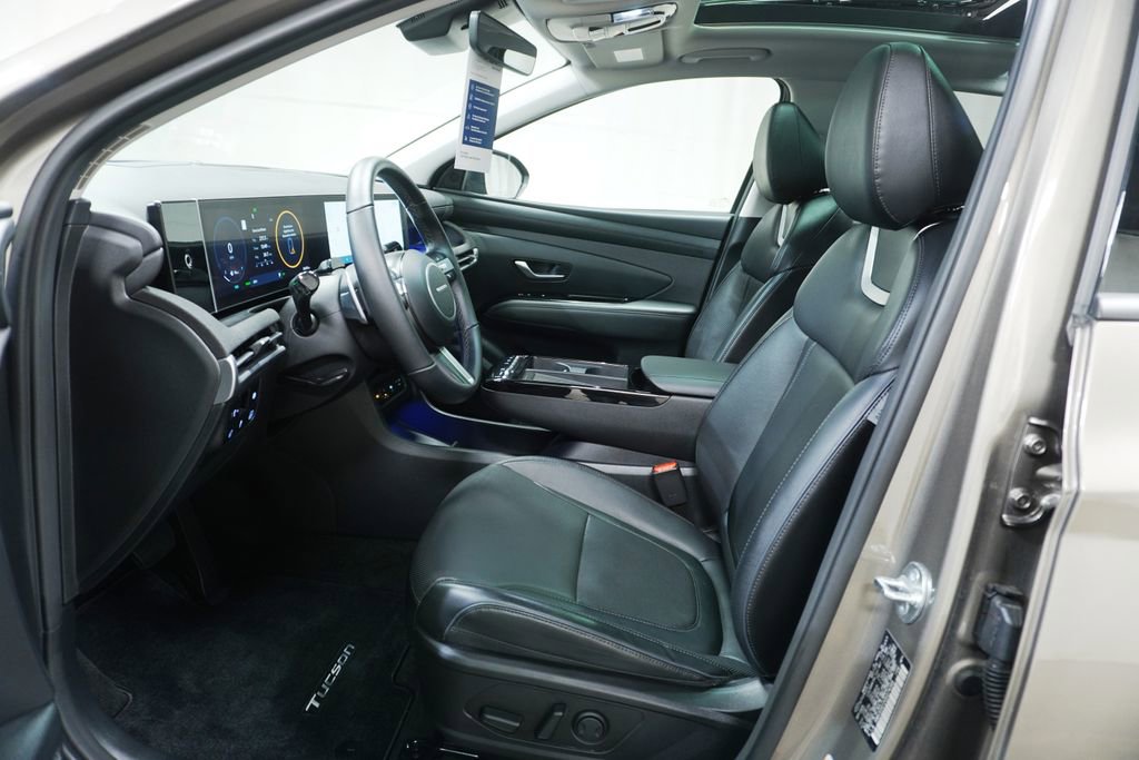 Certified 2025 Hyundai Tucson Limited AWD/4WD image 12