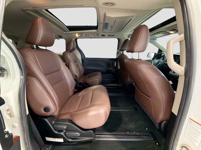 Used 2017 Toyota Sienna Limited Premium image 25