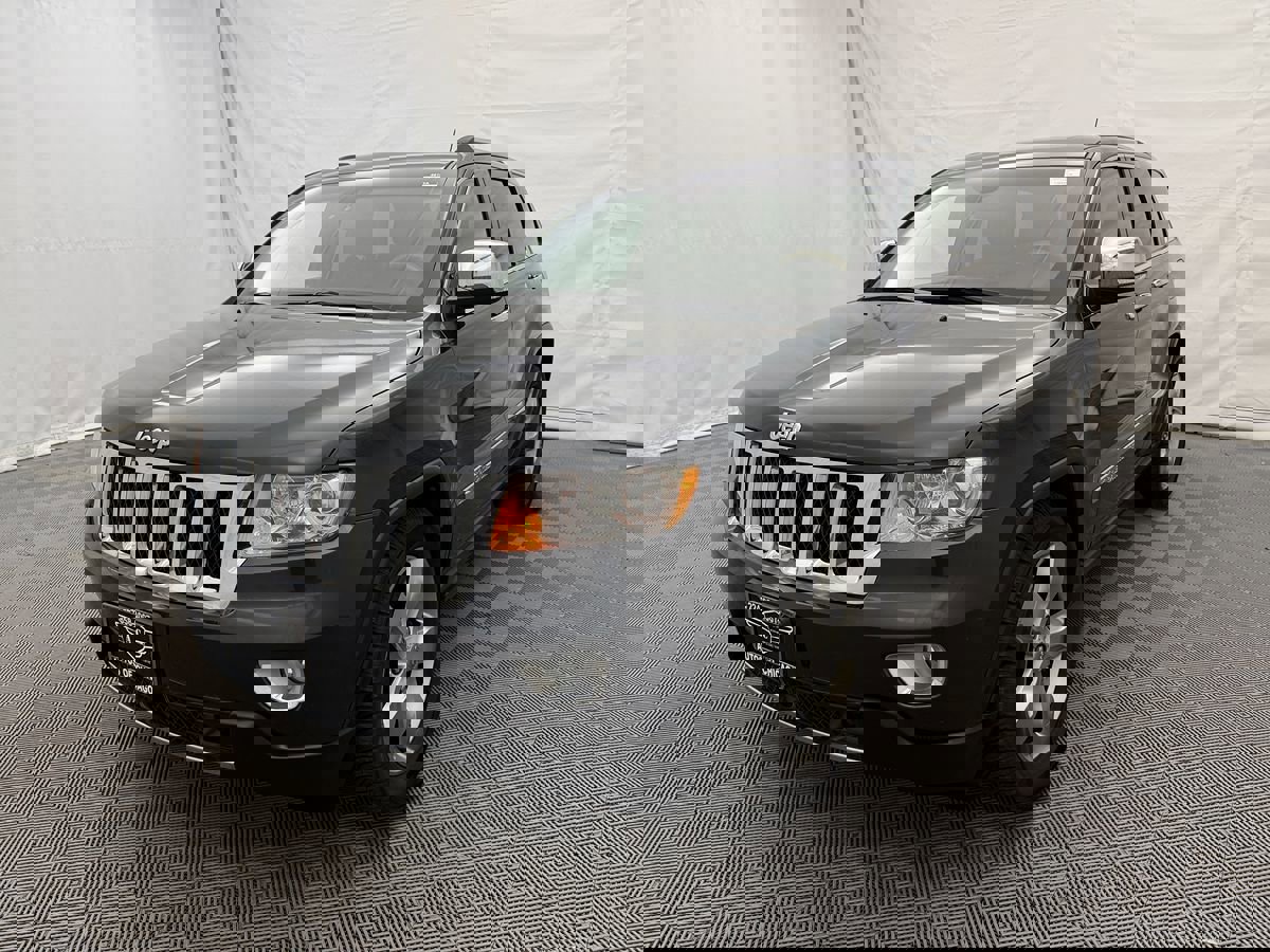 Used 2013 Jeep Grand Cherokee Overland w/ Advance Technology Group image 2