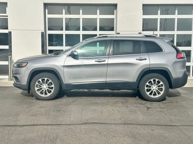 Used 2019 Jeep Cherokee Latitude Plus w/ Cold Weather Group AWD/4WD image 3
