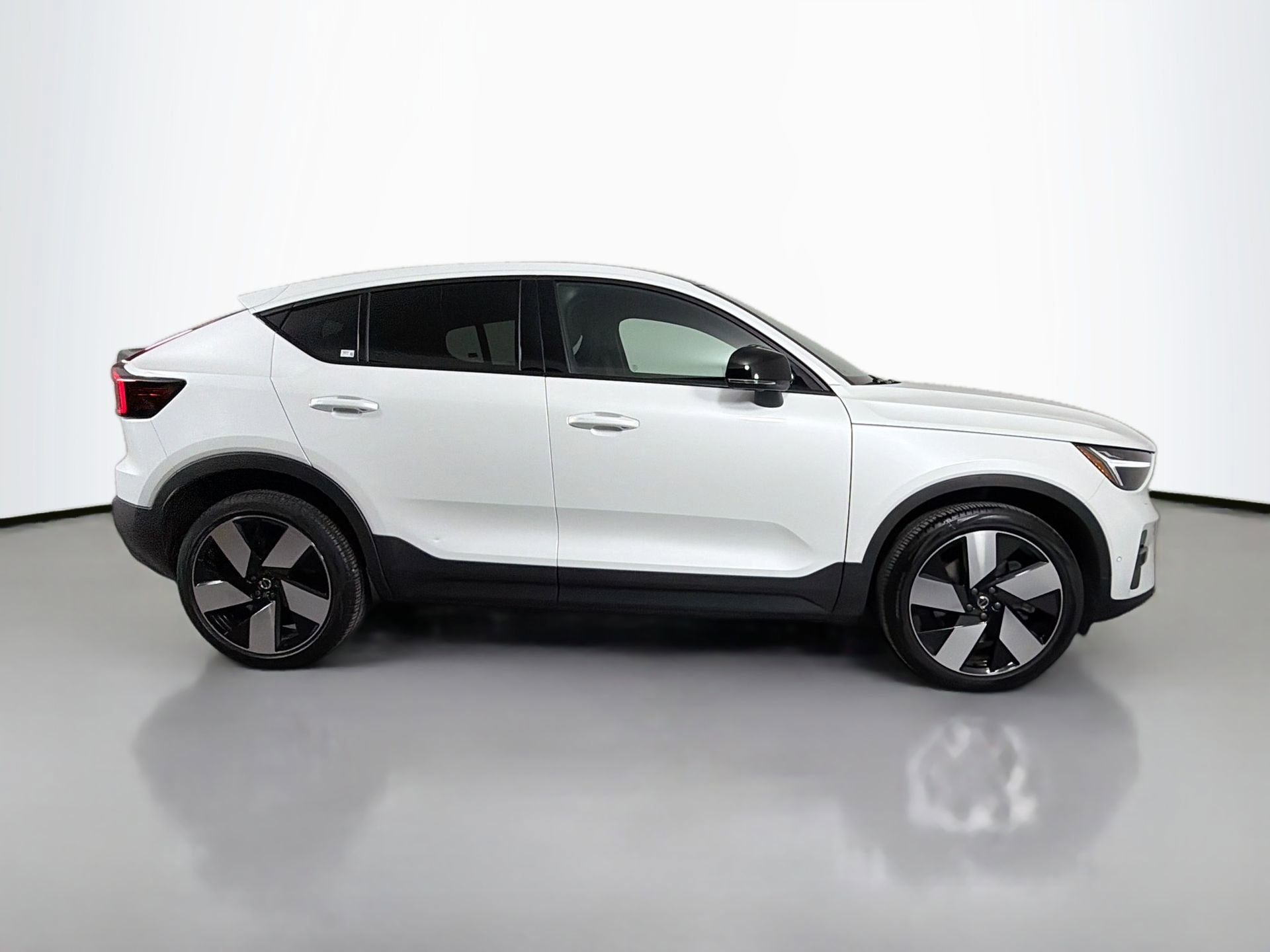 Certified 2023 Volvo C40 P8 Recharge Ultimate AWD/4WD image 5