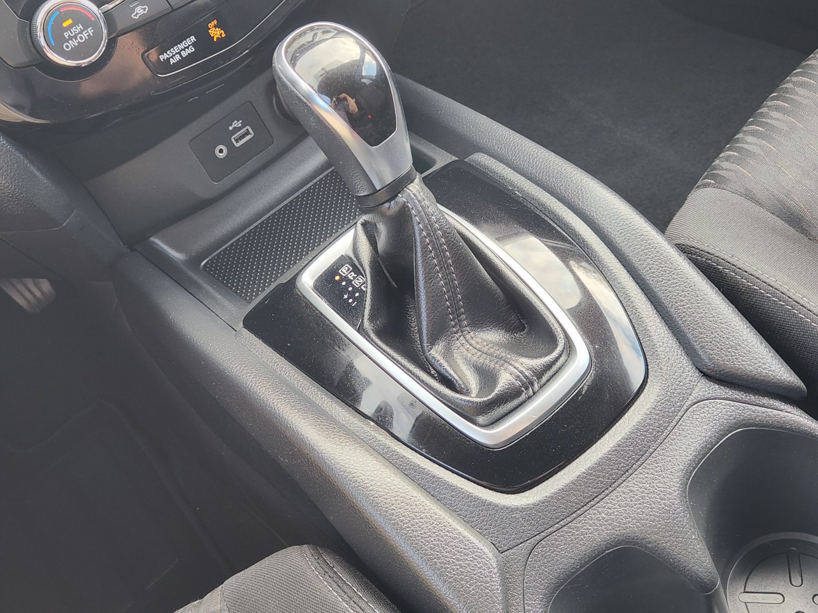 Used 2018 Nissan Rogue SV FWD image 23