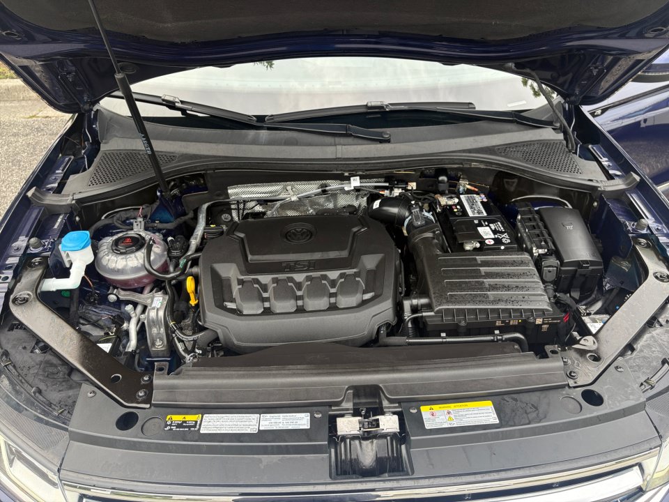Certified 2022 Volkswagen Tiguan SEL R-Line AWD/4WD image 16