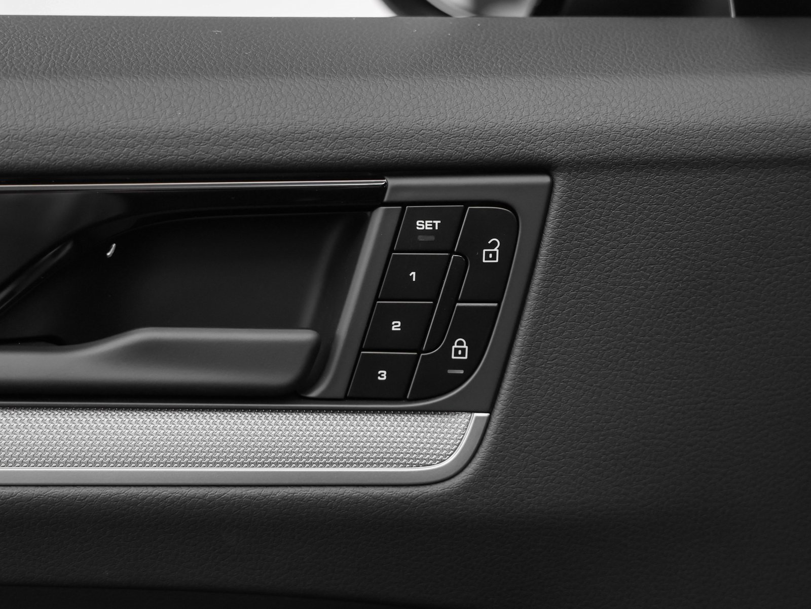 Certified 2025 Porsche Cayenne image 24