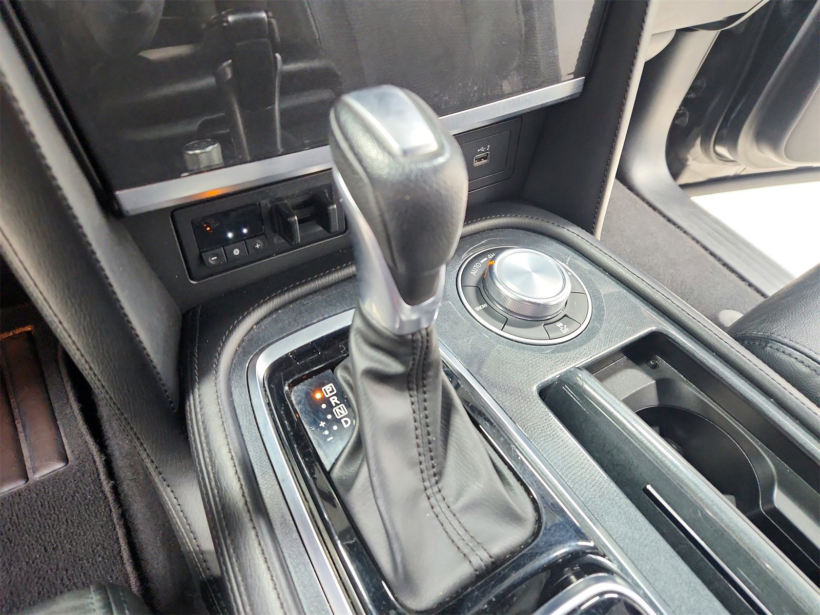 Used 2023 Nissan Armada SL w/ Midnight Edition Package image 28