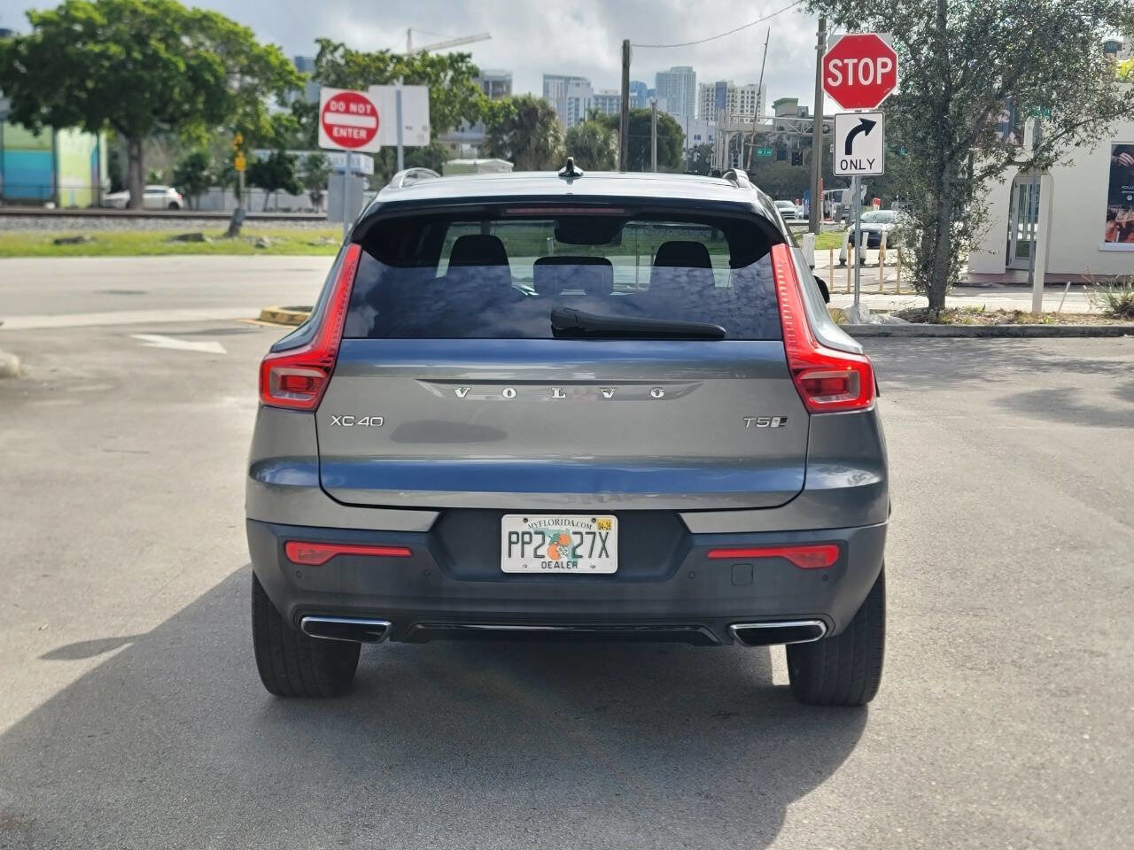 Used 2019 Volvo XC40 T5 R-Design image 8
