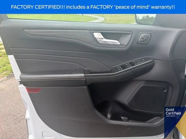 Used 2025 Ford Escape Platinum AWD/4WD image 24
