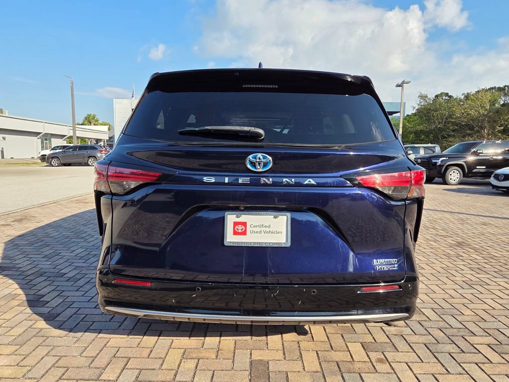 Used 2021 Toyota Sienna Limited image 10