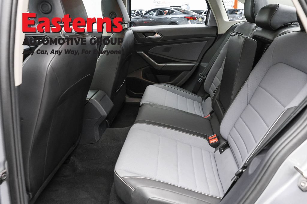 Used 2025 Volkswagen Jetta SE FWD image 20
