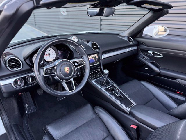 Used 2024 Porsche 718 Boxster RWD image 4