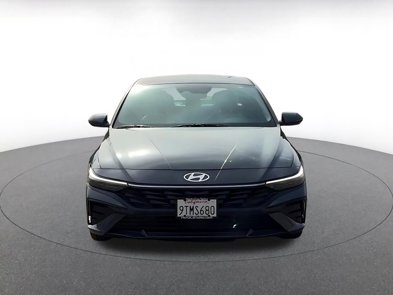 Used 2025 Hyundai Elantra Limited FWD image 4