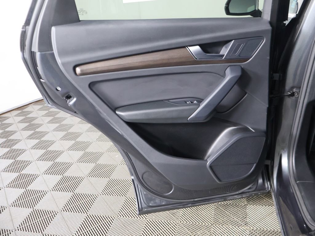 Used 2023 Audi Q5 2.0T Premium w/ Convenience Package image 27