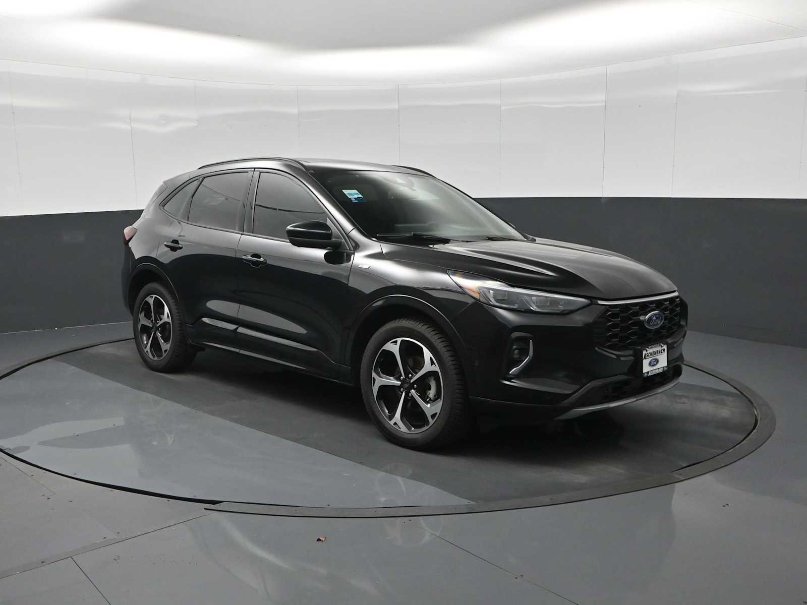 Used 2023 Ford Escape ST-Line Elite w/ Premium Technology Package AWD/4WD image 1