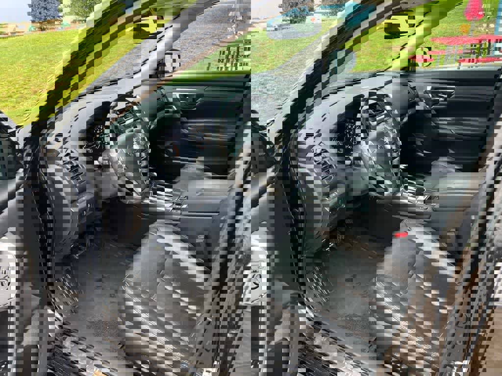 Used 2016 Nissan Altima 2.5 SL w/ Moonroof Package image 2