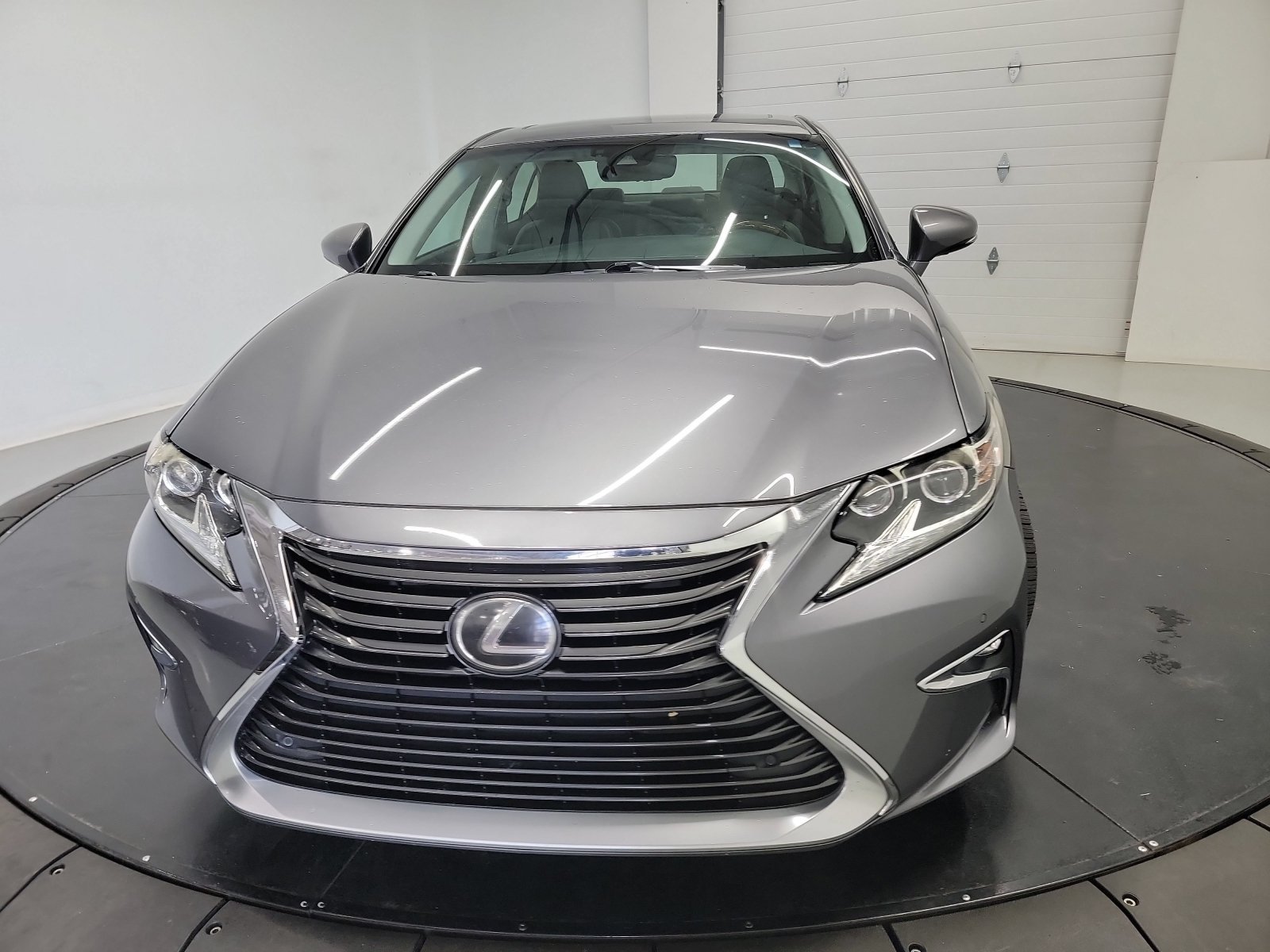 Used 2017 Lexus ES 350 w/ Luxury Package FWD image 2
