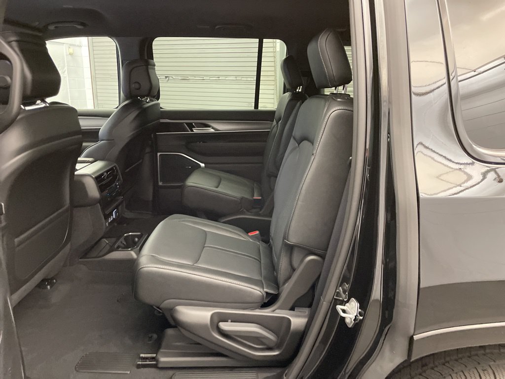 New 2026 Jeep Grand Wagoneer Limited AWD/4WD image 18