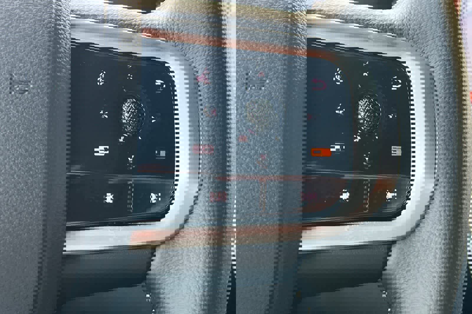 New 2026 Nissan Armada SL w/ Captain's Chari Seat Package image 32