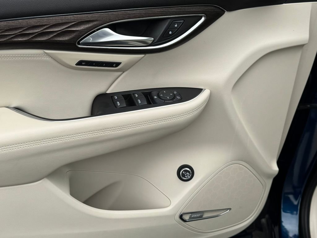Used 2023 Buick Envision Avenir FWD image 15