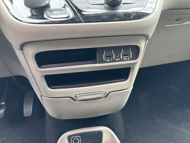 Used 2022 Chrysler Voyager LX FWD image 18