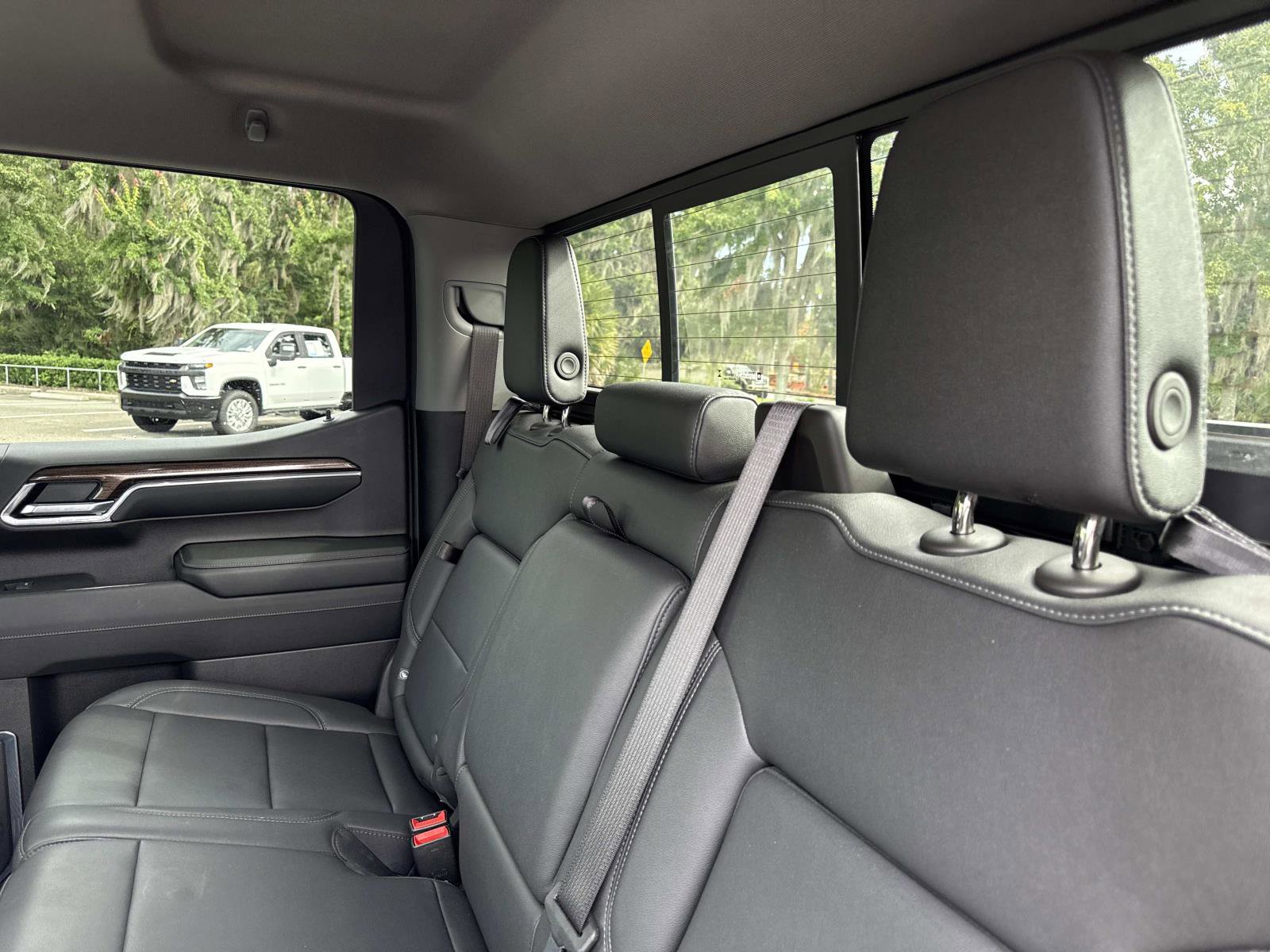 Used 2024 Chevrolet Silverado 1500 LT Trail Boss w/ Convenience Package II image 11