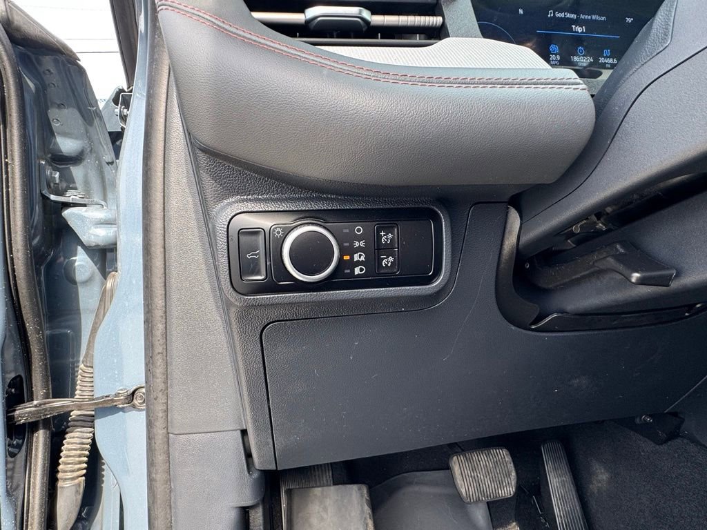 Used 2025 Ford Explorer Active image 27