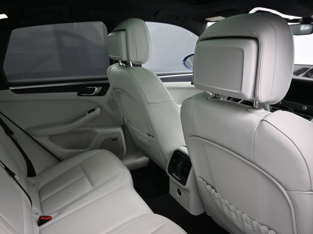 Certified 2023 Porsche Macan GTS image 7