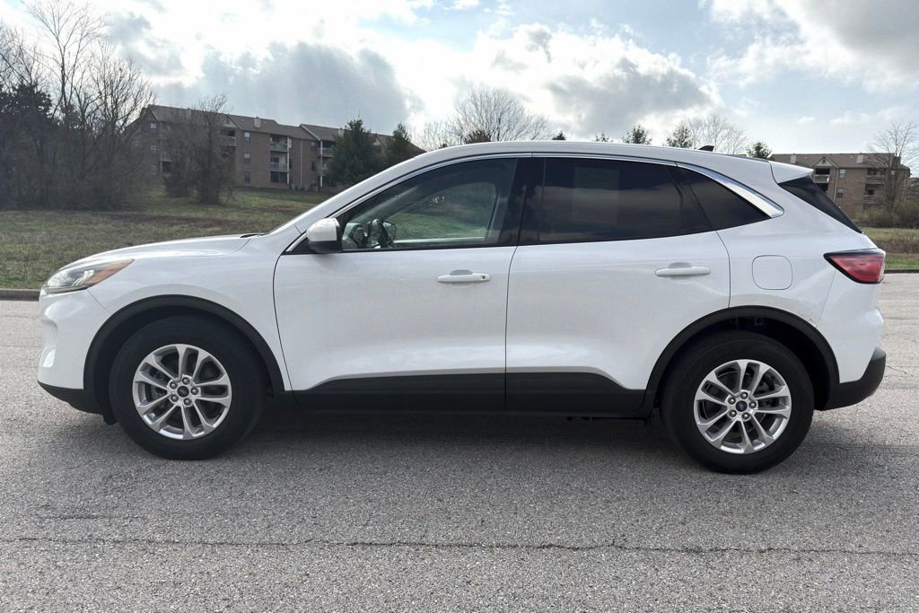 Used 2020 Ford Escape SE image 40