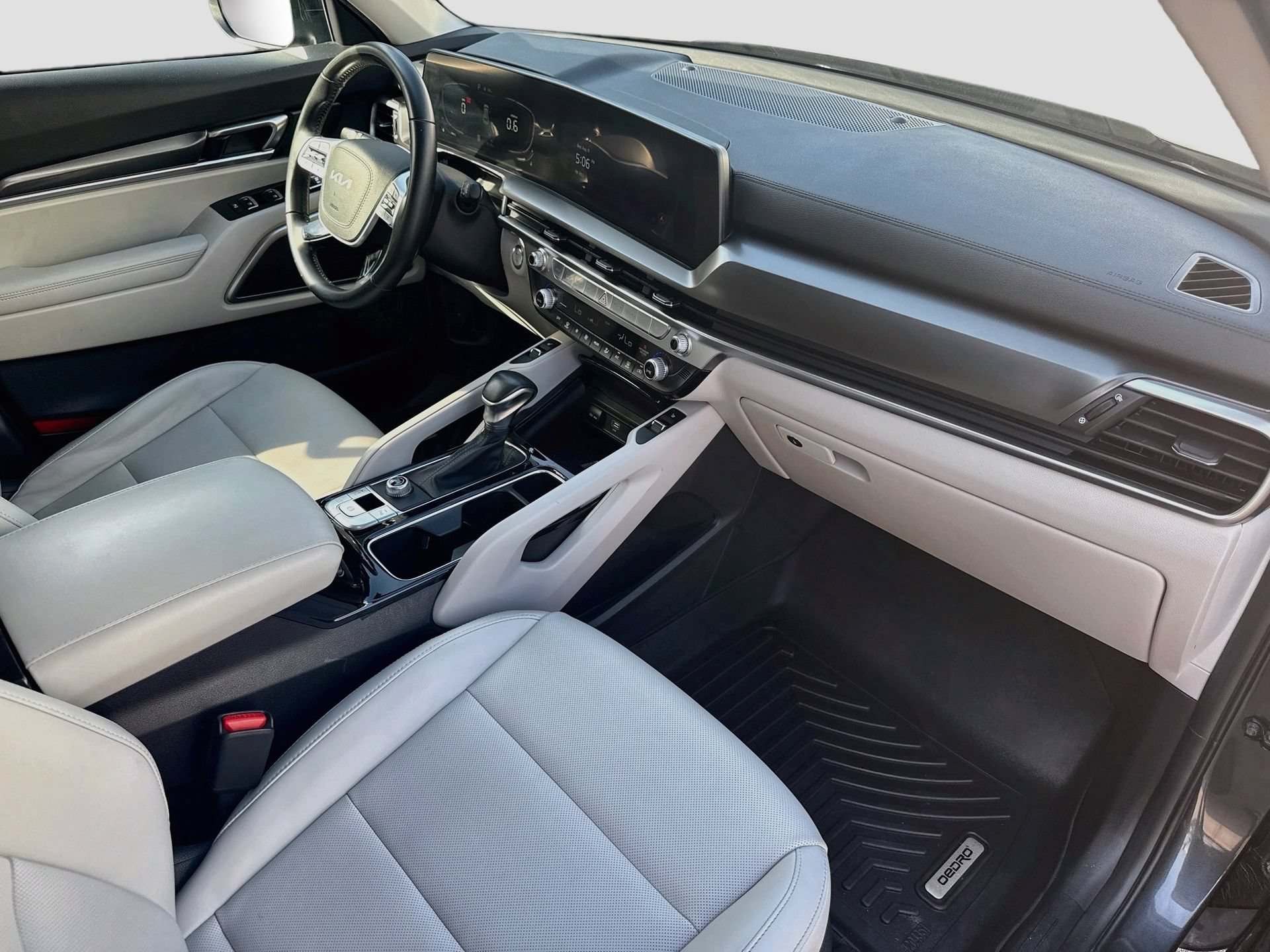 Used 2024 Kia Telluride S w/ S Sunroof Package FWD image 14