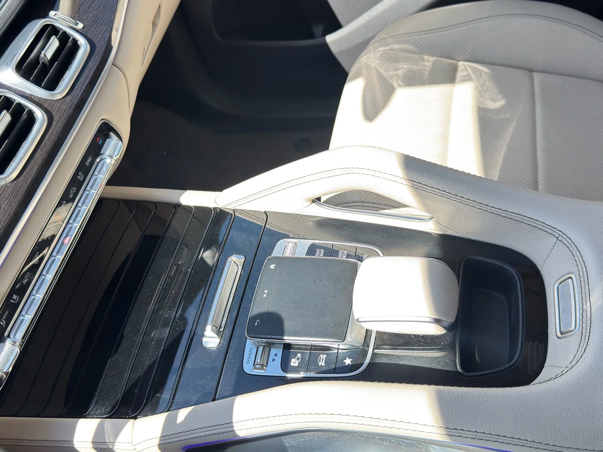 Used 2020 Mercedes-Benz GLE 350 4MATIC w/ Premium Package image 21