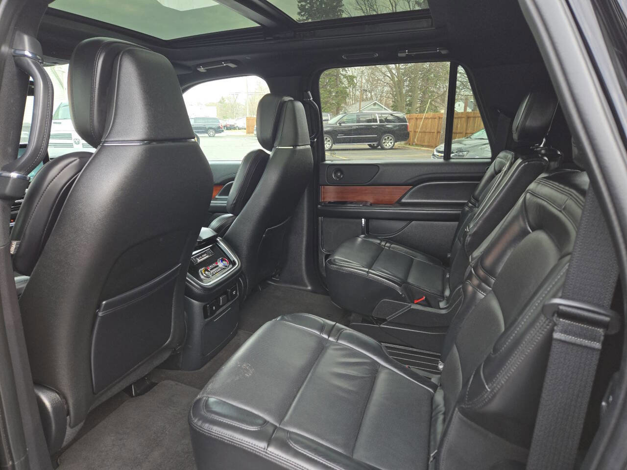 Used 2021 Lincoln Navigator L Reserve image 10