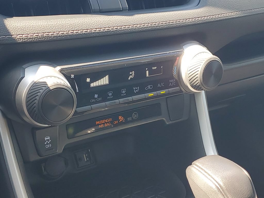 Used 2019 Toyota RAV4 LE FWD image 30