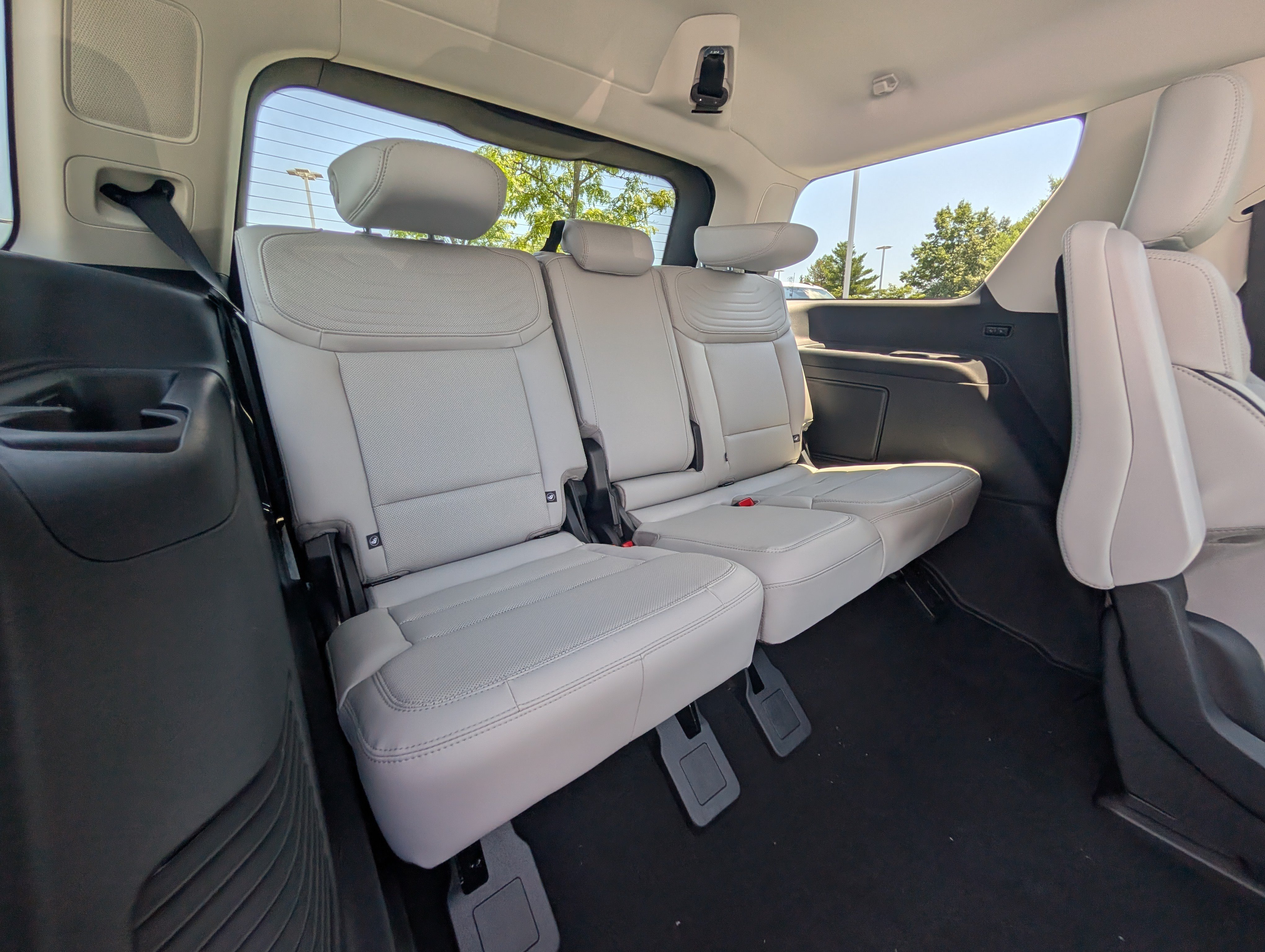 New 2026 Ford Expedition Platinum w/ Platinum Ultimate Package AWD/4WD image 8