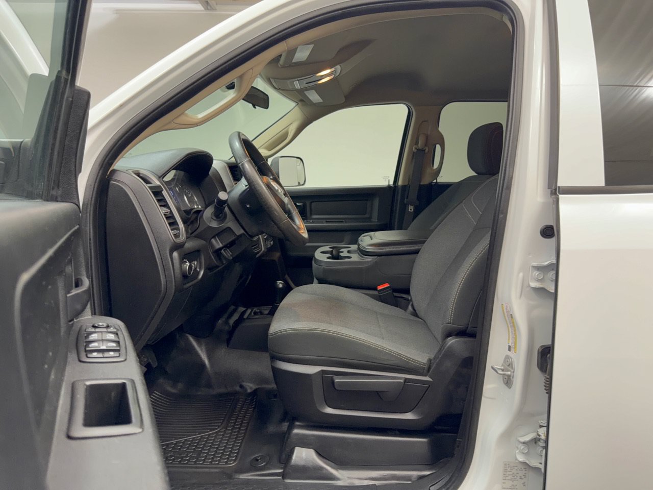 Used 2020 RAM 5500 Tradesman w/ Chrome Appearance Group AWD/4WD image 5