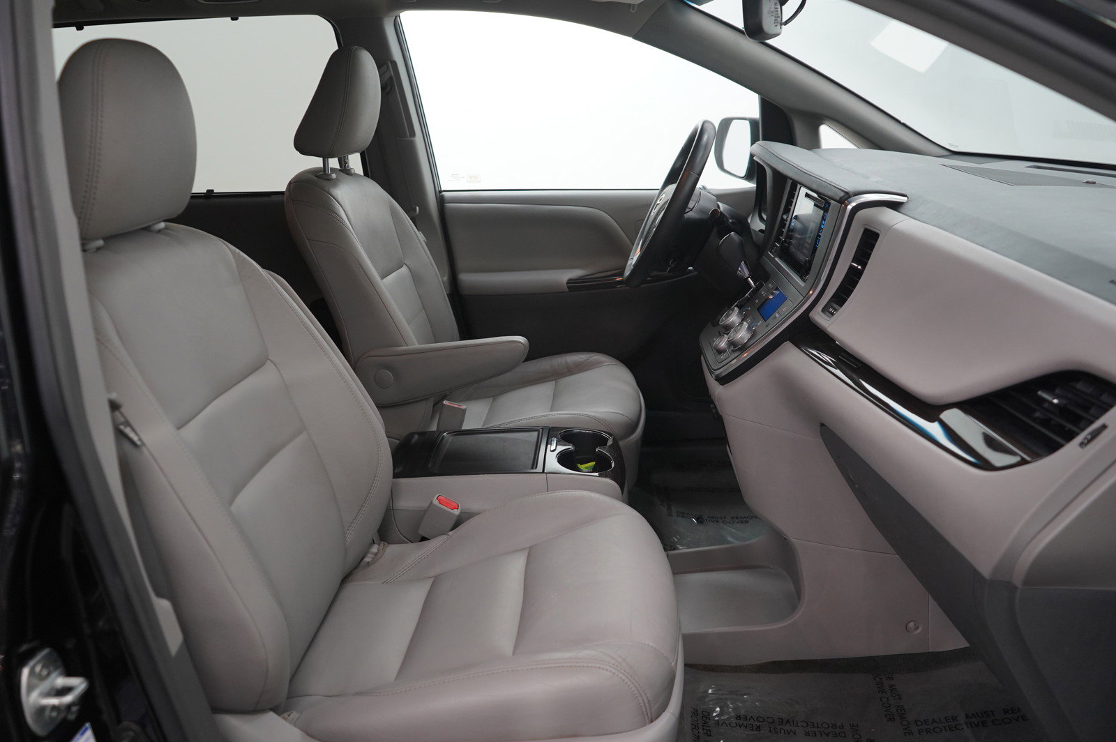 Used 2017 Toyota Sienna XLE image 11