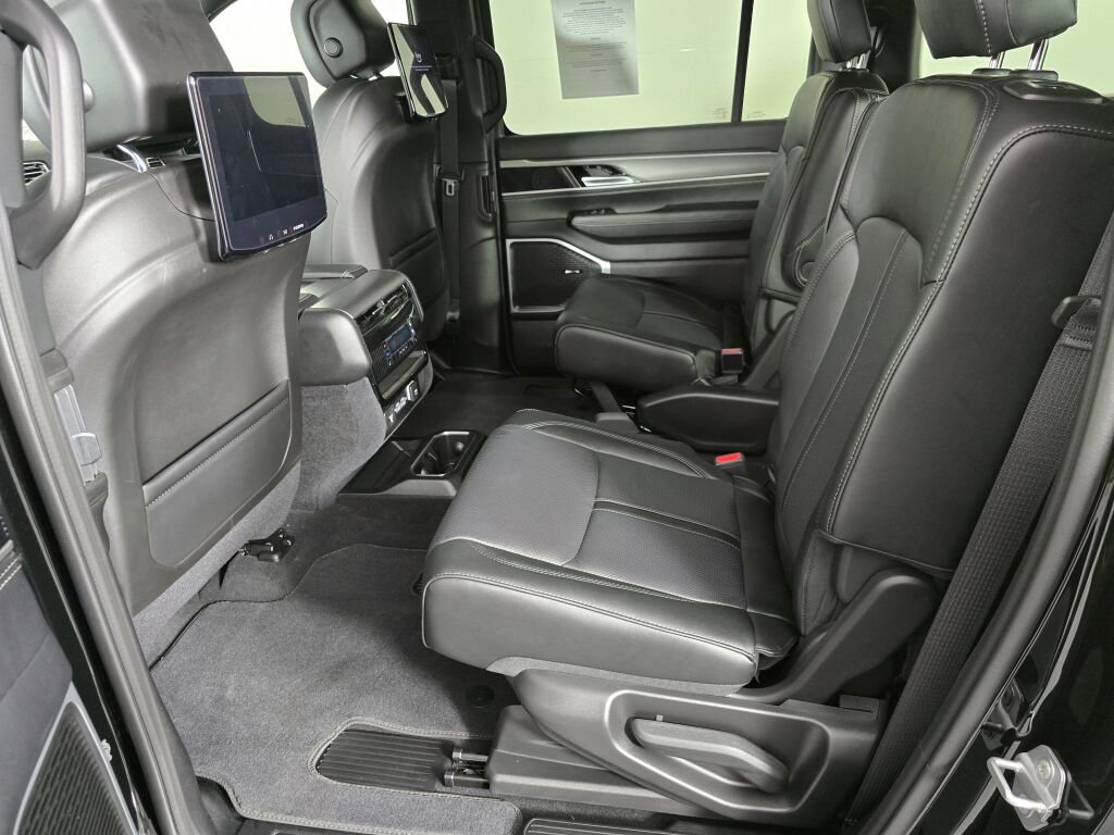 New 2025 Jeep Wagoneer Series II w/ HD Trailer Tow Package image 22