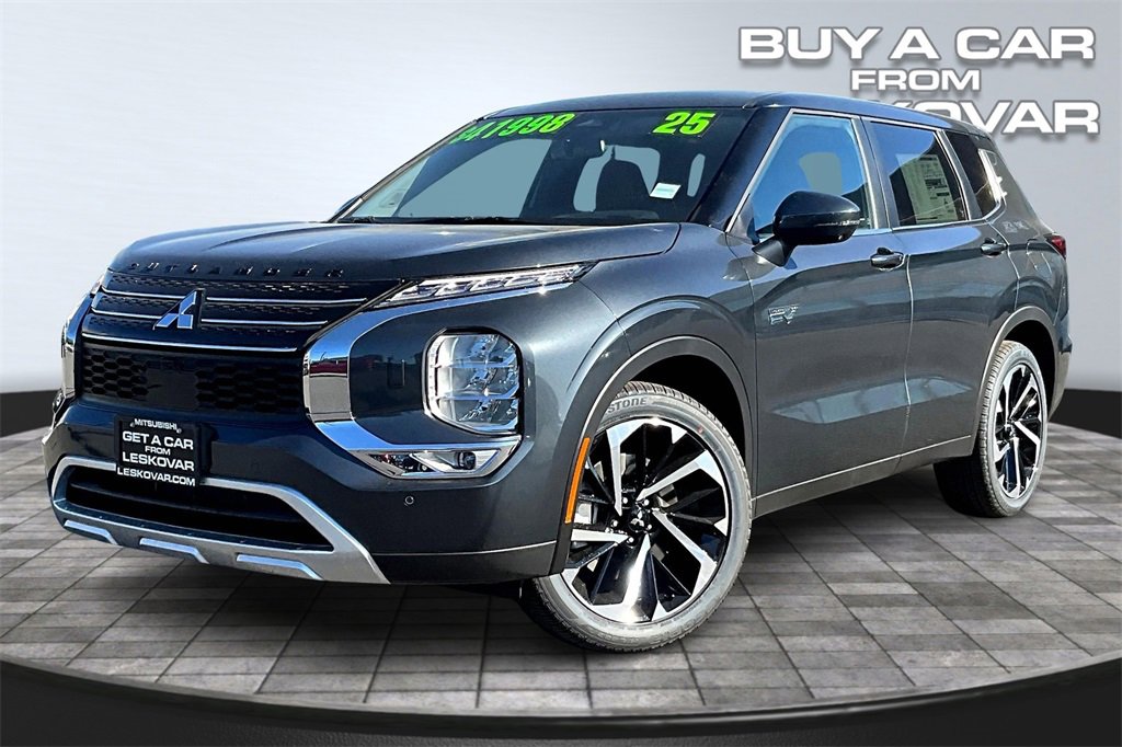 New 2025 Mitsubishi Outlander SE image 2