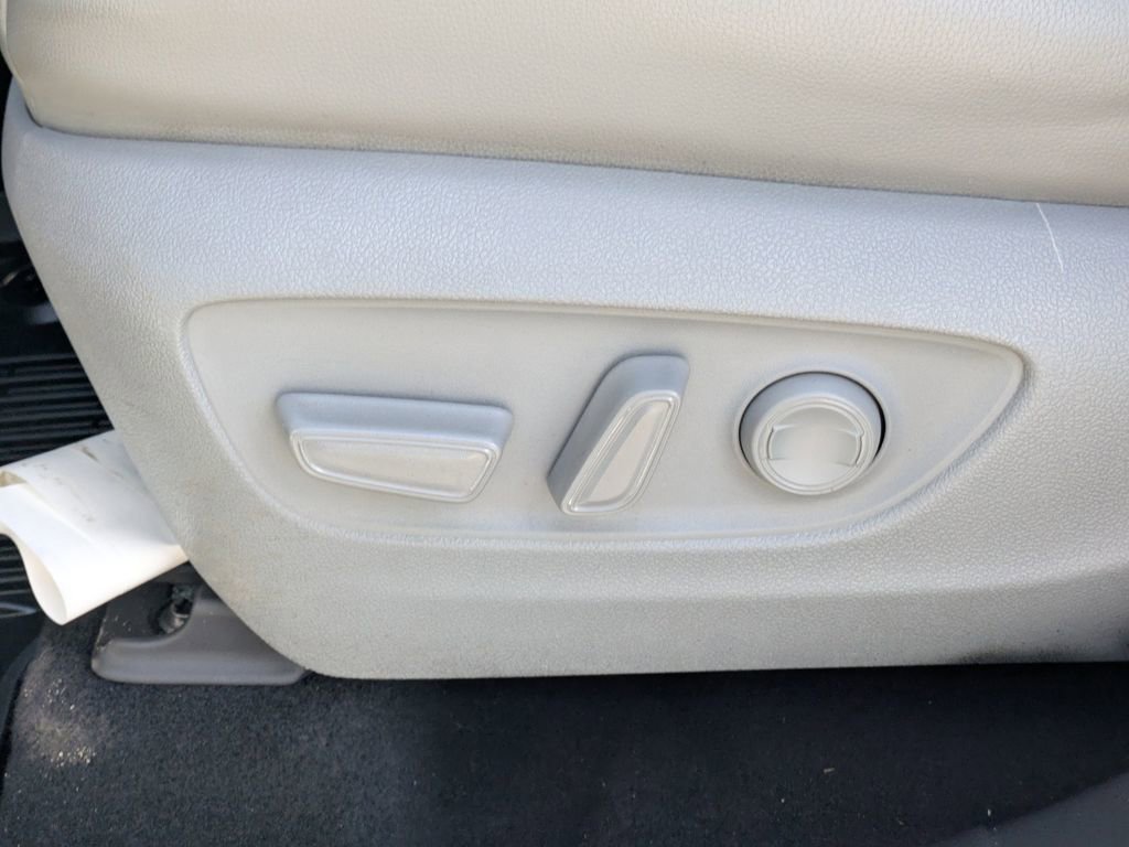 Used 2022 Toyota Highlander XLE image 25