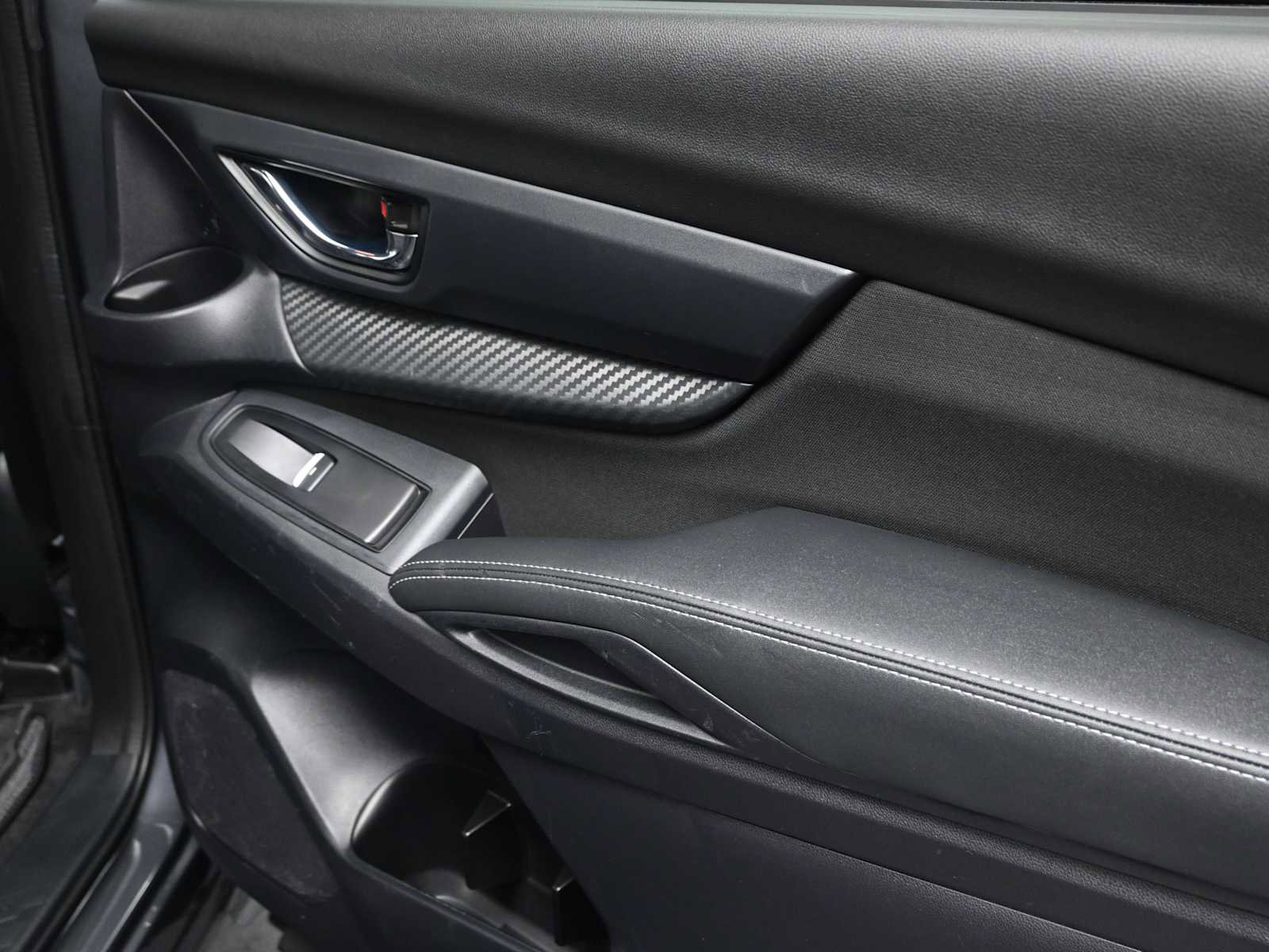 Used 2023 Subaru Ascent Premium w/ Convenience Package image 12