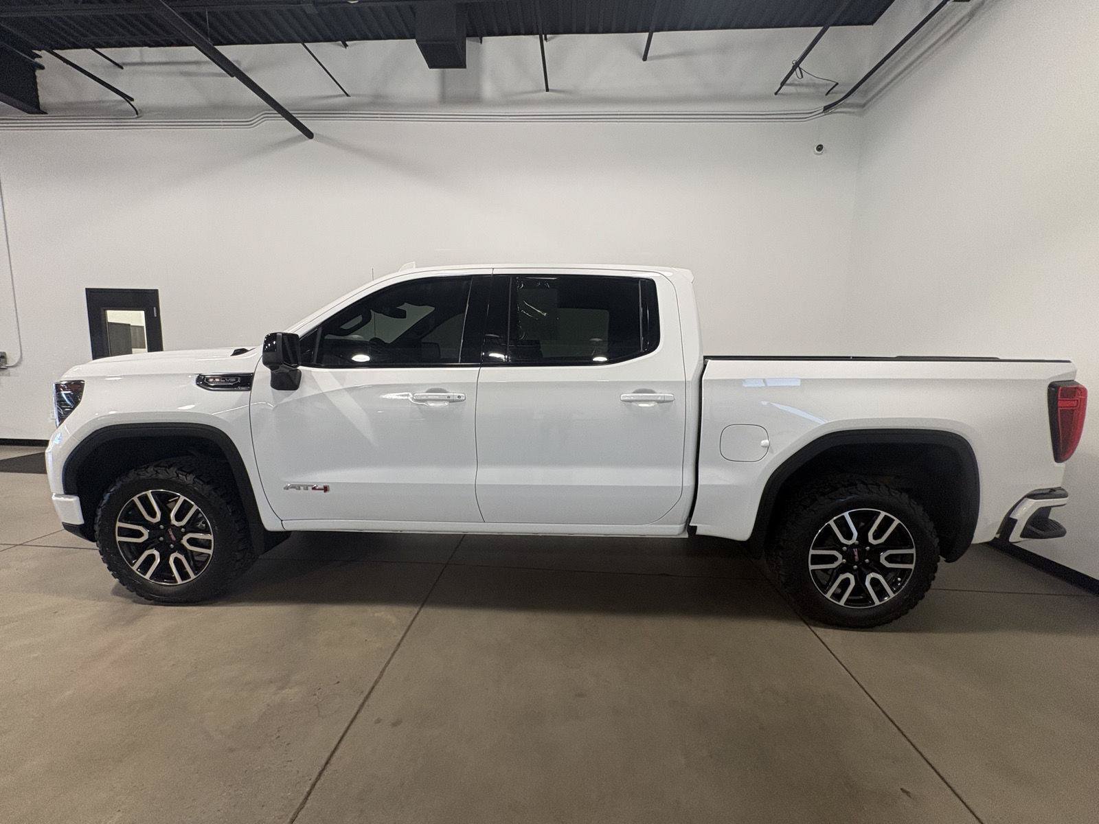 Used 2023 GMC Sierra 1500 AT4 w/ AT4 Preferred Package AWD/4WD image 7
