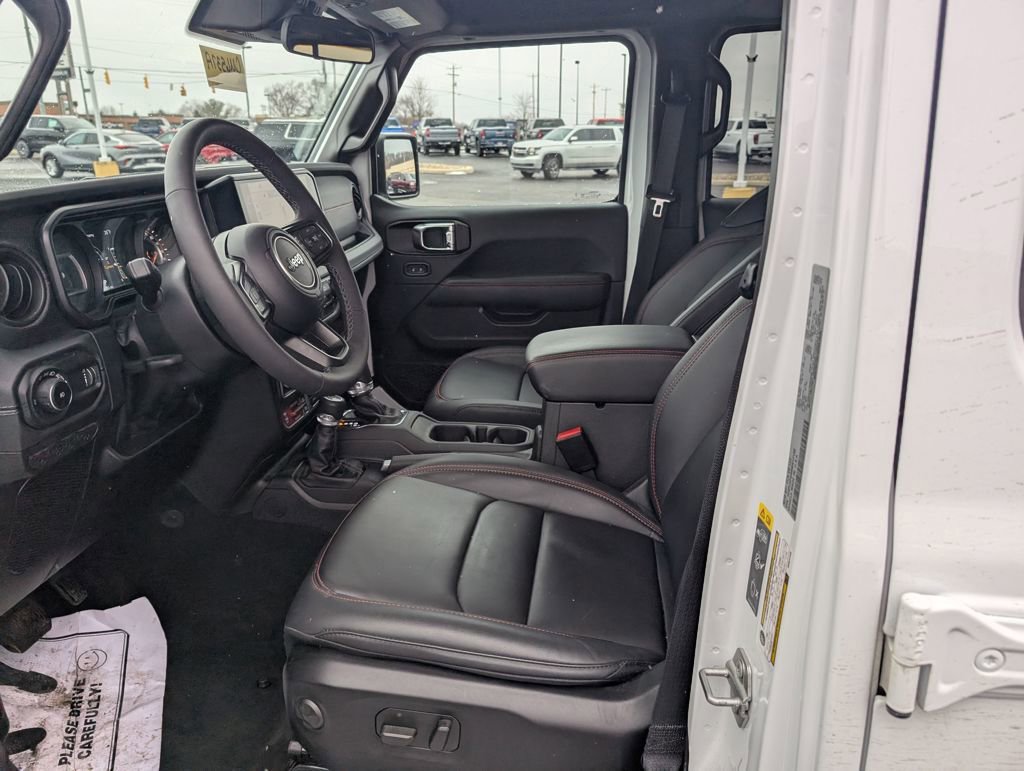 Used 2025 Jeep Wrangler Unlimited Rubicon image 12