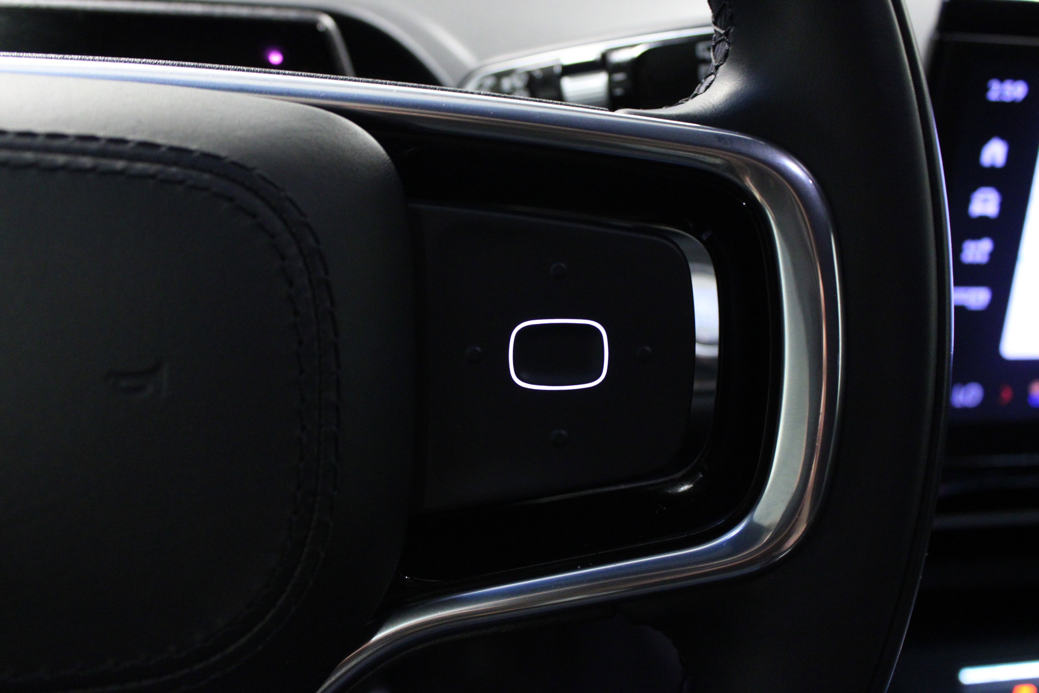 Used 2024 Lincoln Nautilus Reserve w/ Jet Appearance Package (87T) image 21