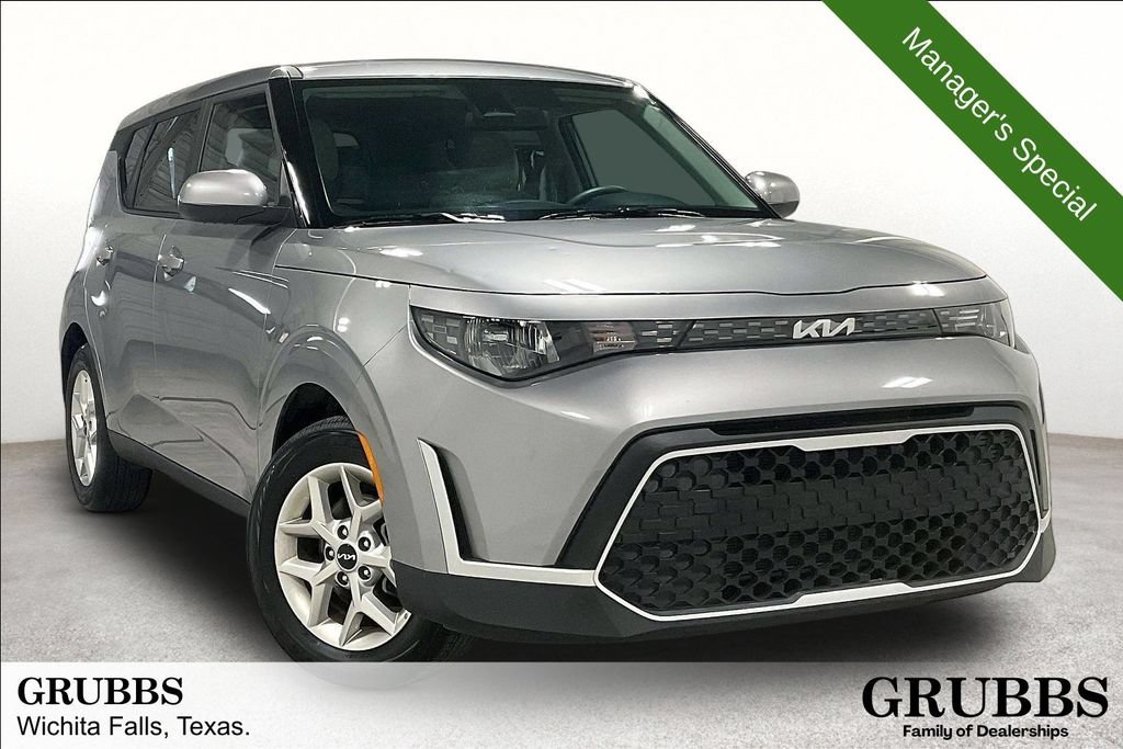 Used 2025 Kia Soul LX w/ LX Technology Package FWD image 1