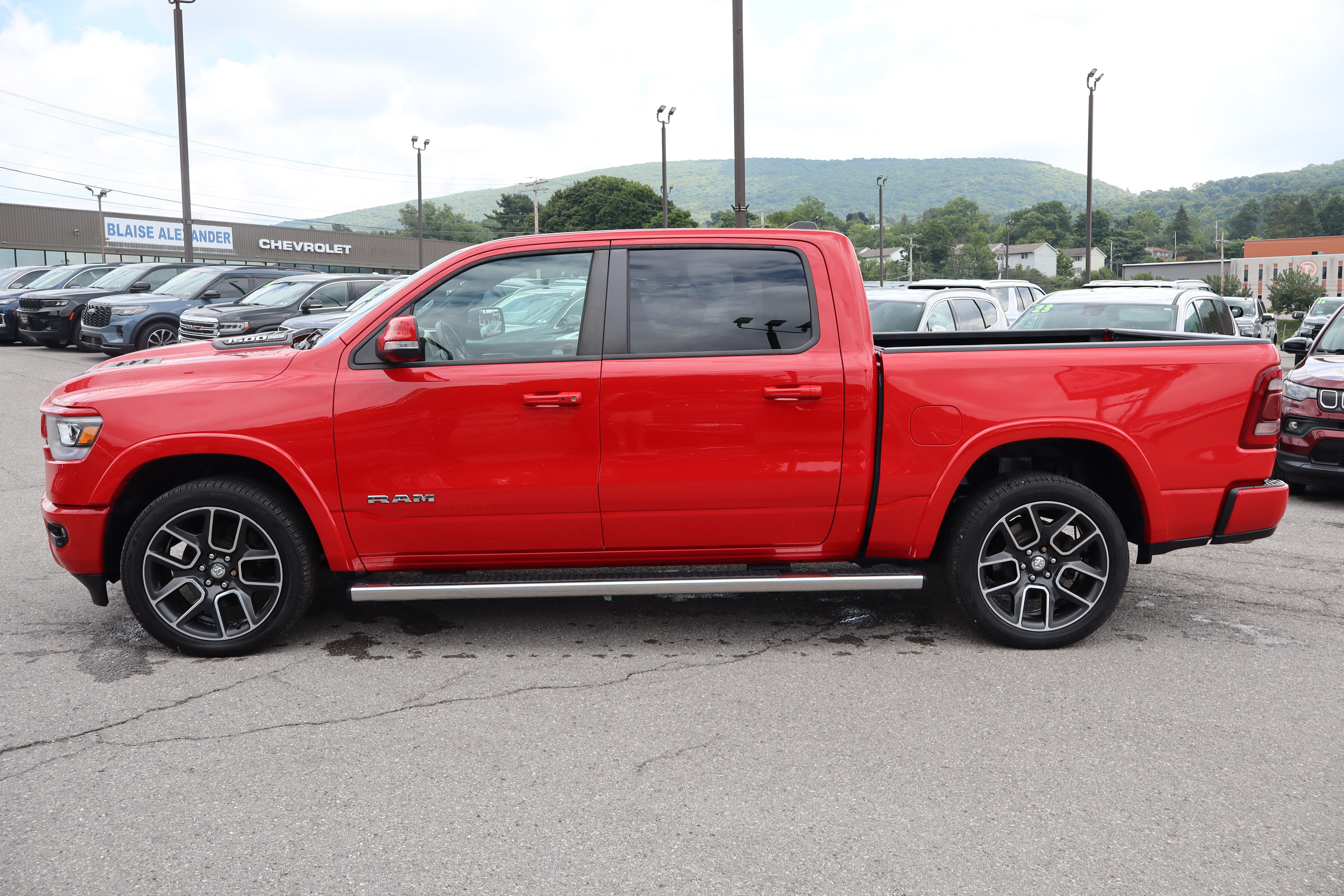 Used 2019 RAM 1500 Laramie AWD/4WD image 7